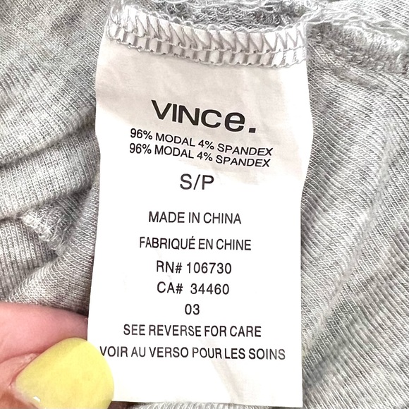 VINCE Luxe soft stretchy V neck - Picture 4 of 6